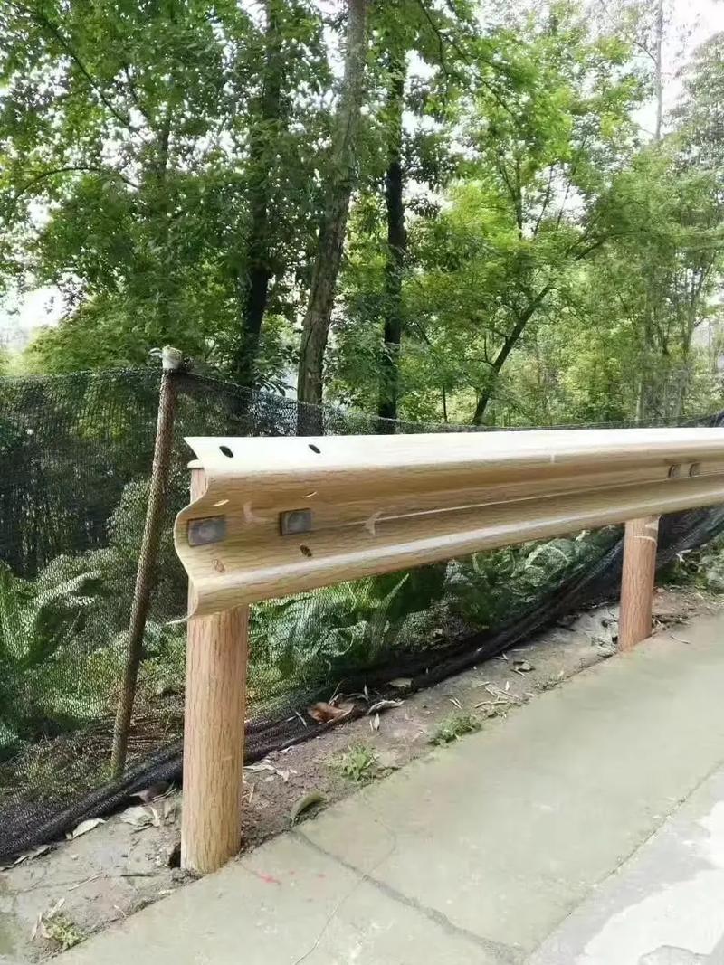 标杆标牌波形护栏是半钢性护栏,具