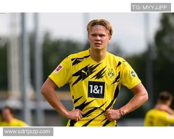 丑陋却才华横溢的白人足球明星背后的故事与成就